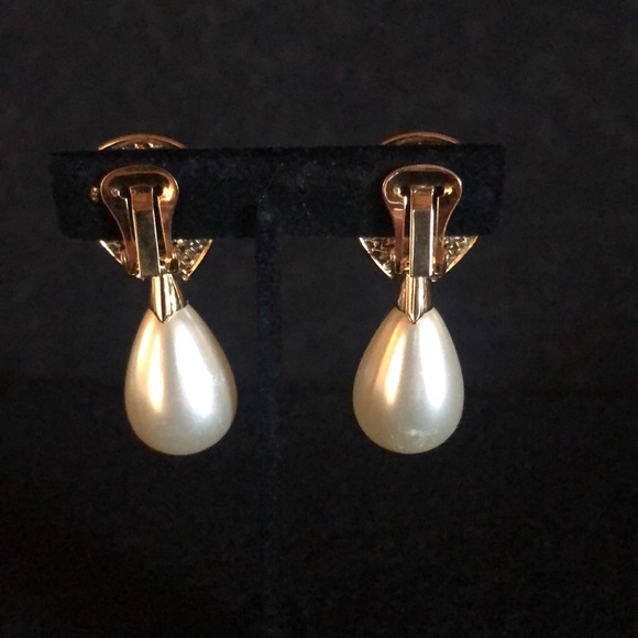Vintage KJL faux pearl clip earrings w/black trim - Picture 2 of 5